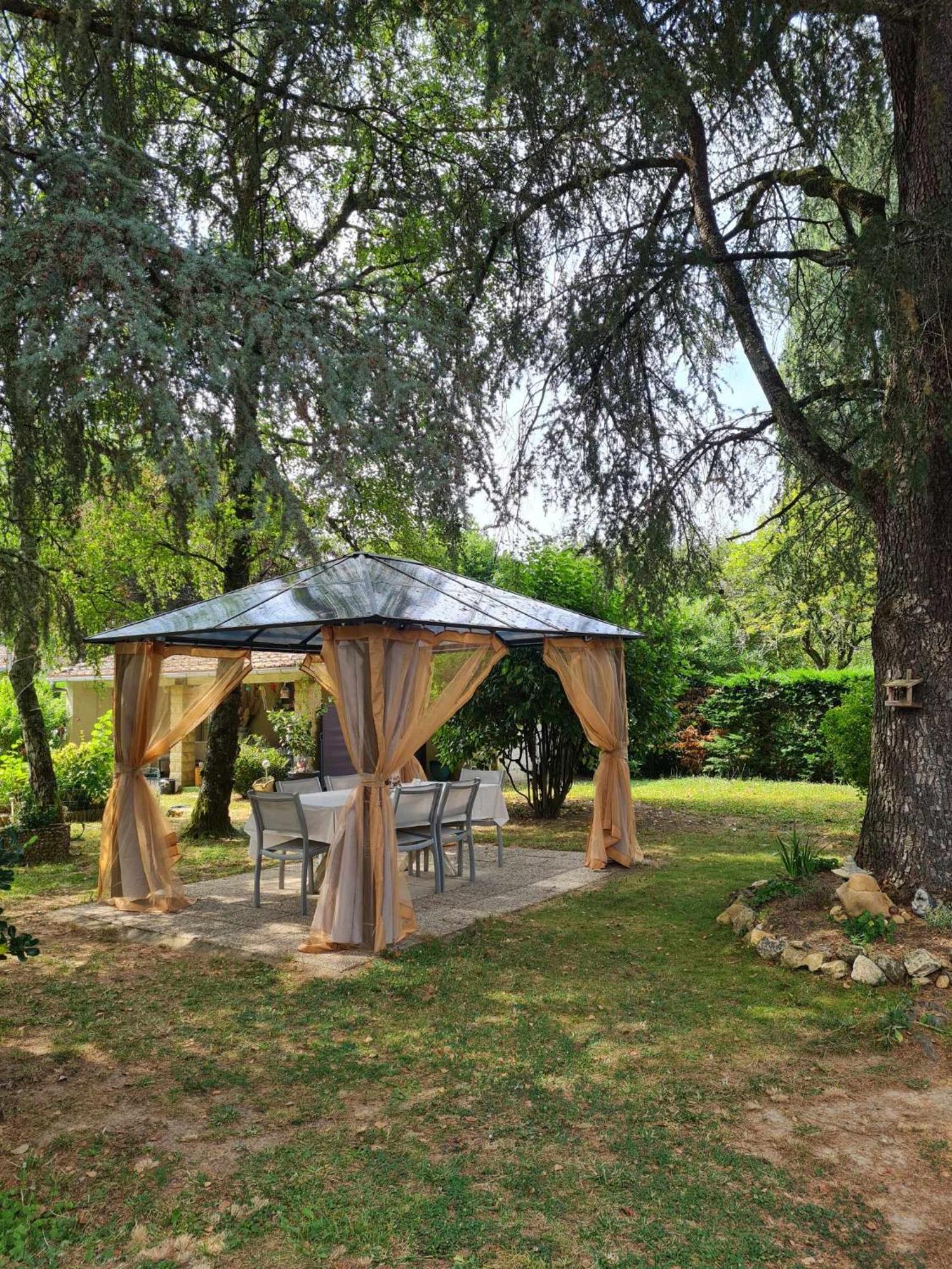Bed and Breakfast Les Cedres Bleus Saint-Medard-de-Mussidan Экстерьер фото